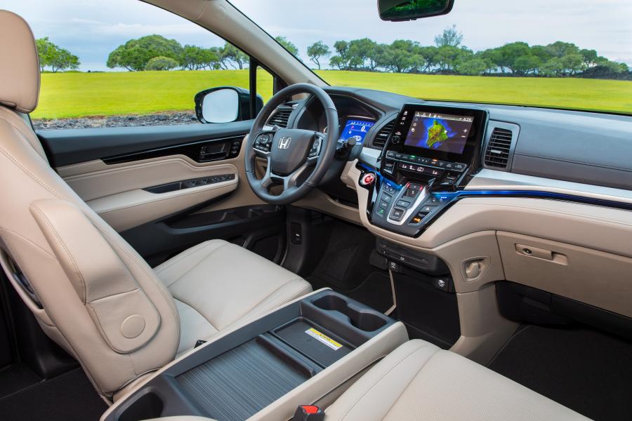 Интерьер Honda Odyssey 2017 года  (фото 14 из 160)